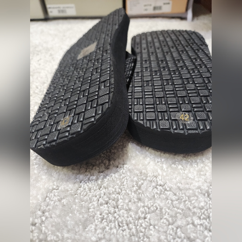 Flip Flops - Picture 6 of 7